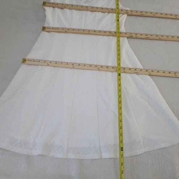 Ronni Nicole womens sleeveless textured white dress Size 12 Office Graduation - Picture 4 of 9